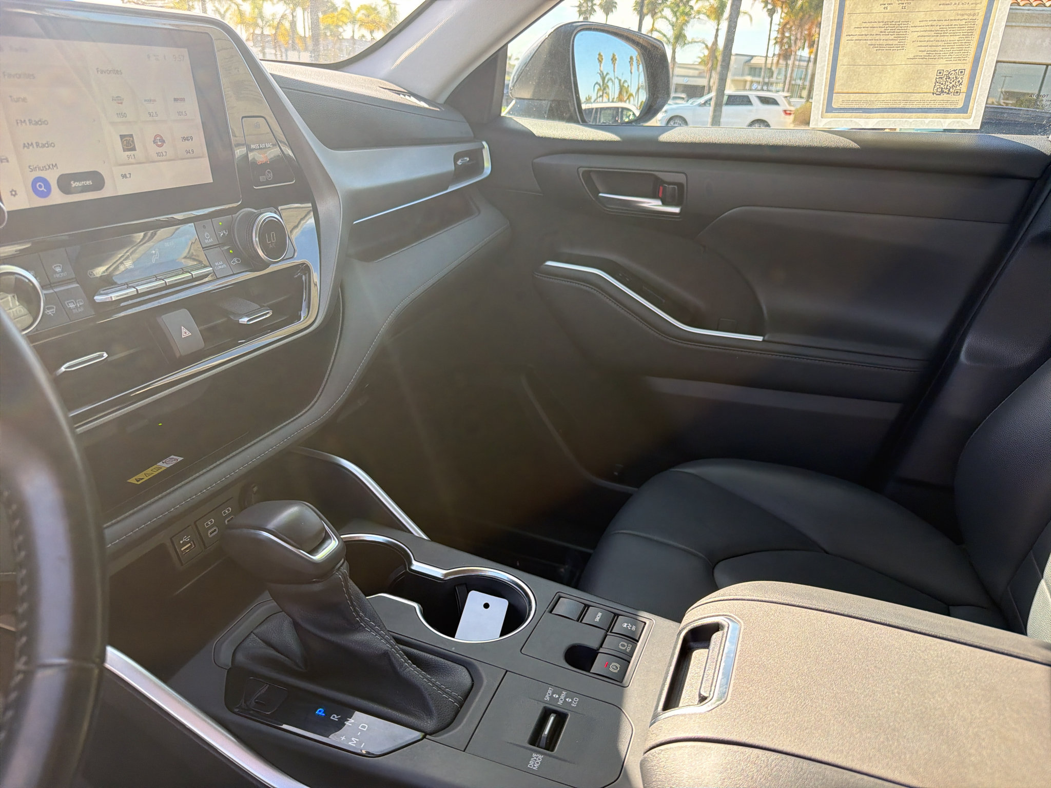 Used 2023 Toyota Highlander XLE FWD image 11