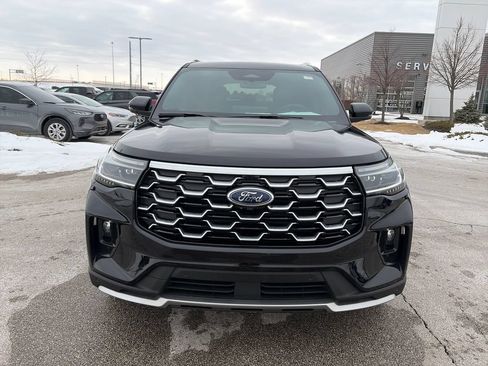 Used 2025 Ford Explorer Platinum AWD/4WD image 2