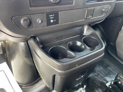 Used 2015 Chevrolet Express 2500 image 29