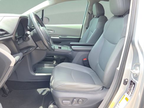Certified 2021 Toyota Sienna XLE FWD image 10