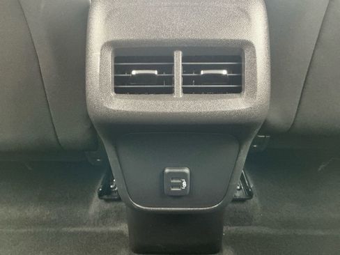 Used 2024 Chevrolet Equinox LT image 19