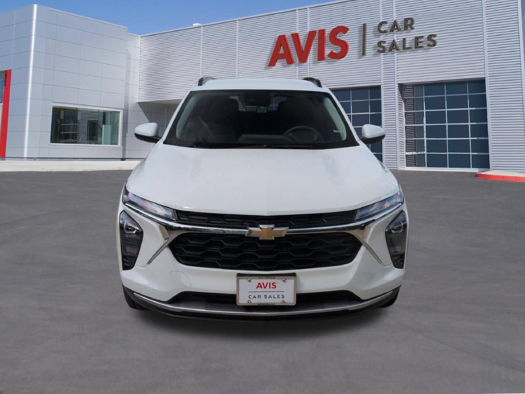 Used 2026 Chevrolet Trax LT FWD image 2