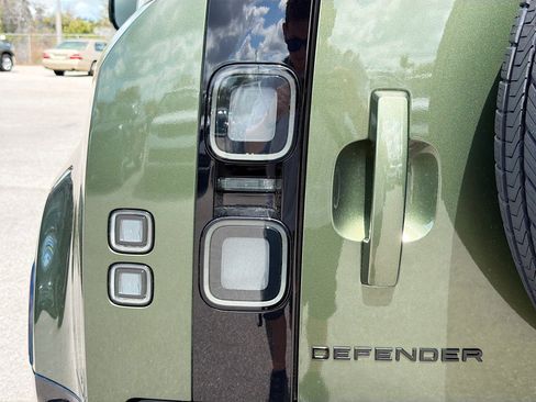 New 2026 Land Rover Defender 110 X-Dynamic SE image 10