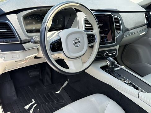 Used 2020 Volvo XC90 T6 Momentum AWD/4WD image 4