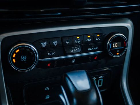 Used 2020 Ford EcoSport Titanium image 19