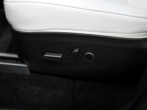 Used 2021 Tesla Model Y Long Range image 33