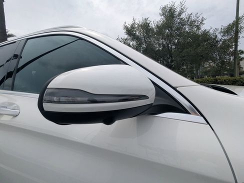 Used 2022 Mercedes-Benz GLC 300 4MATIC w/ Driver Assistance Package image 23