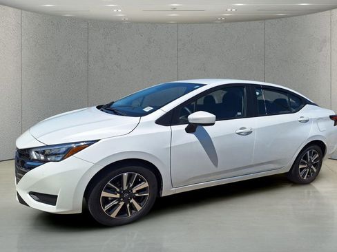 Used 2025 Nissan Versa SV FWD image 9