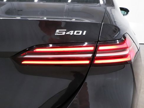 Used 2025 BMW 540i xDrive image 46