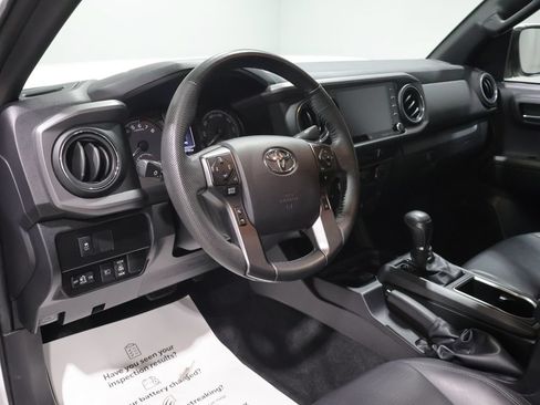 Used 2022 Toyota Tacoma TRD Off-Road w/ TRD Premium Off Road Package AWD/4WD image 16