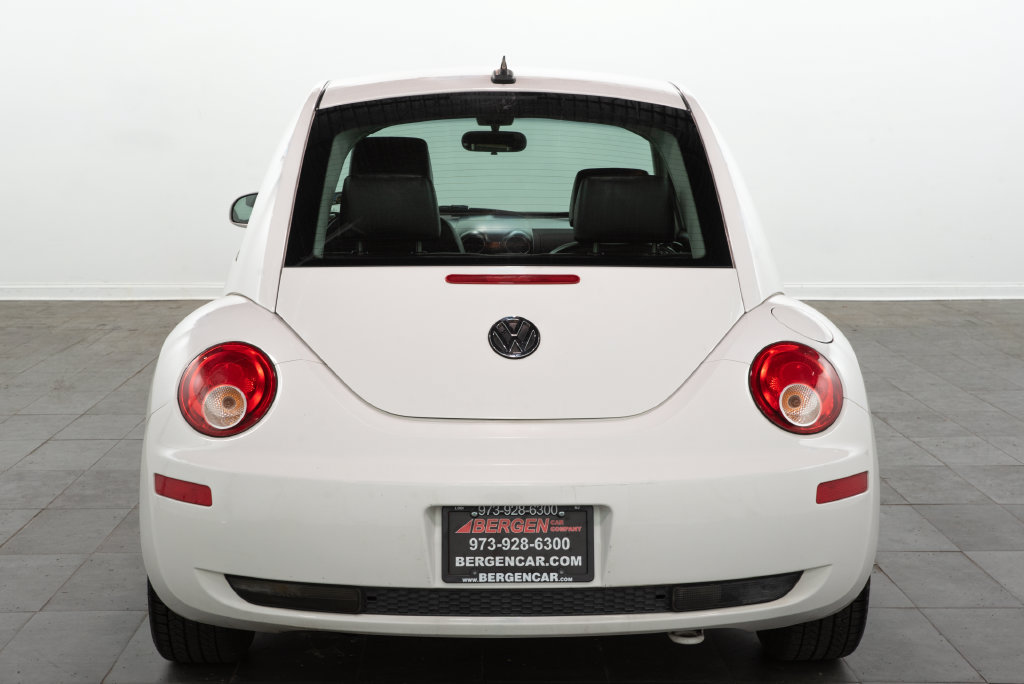 Used 2010 Volkswagen Beetle Coupe FWD image 10