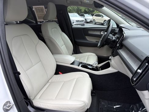 Used 2023 Volvo XC40 B5 Plus w/ Climate Package AWD/4WD image 35