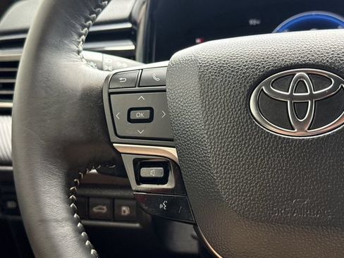 Used 2025 Toyota Camry SE FWD image 28