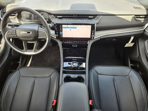 New 2026 Jeep Grand Cherokee L Limited RWD image 31