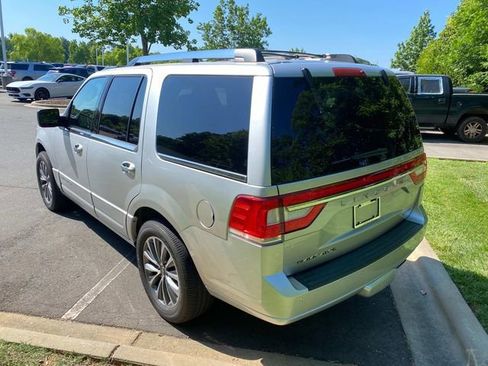 Used 2016 Lincoln Navigator Select RWD image 29