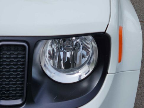 Certified 2022 Jeep Renegade Trailhawk AWD/4WD image 9