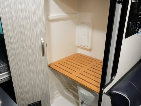 Used 2021 Mercedes-Benz Sprinter 2500 image 40