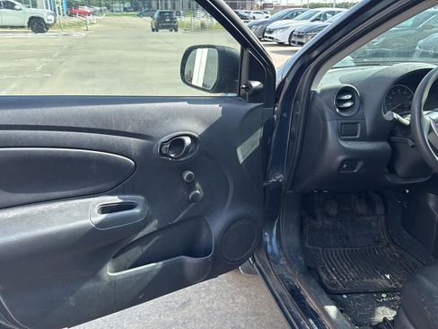 Used 2015 Nissan Versa S FWD image 7