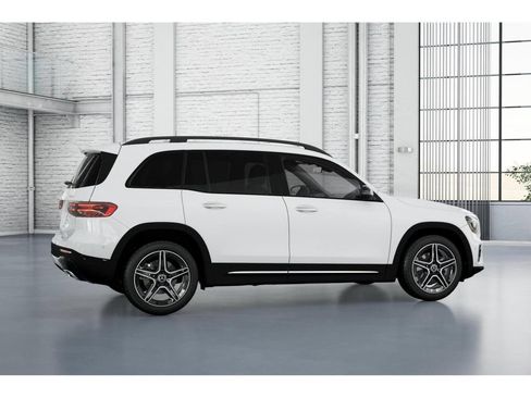 Used 2026 Mercedes-Benz GLB 250 4MATIC image 18