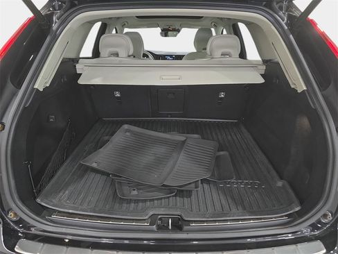 Used 2020 Volvo XC60 T5 Momentum image 29