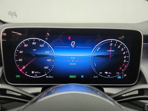 Used 2025 Mercedes-Benz GLC 350e 4MATIC image 10