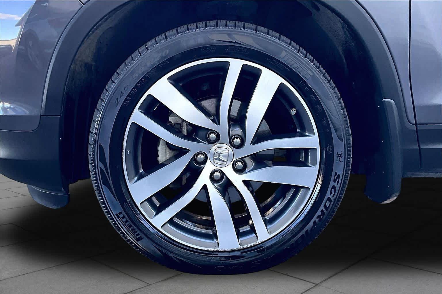 Used 2018 Honda Pilot Touring image 11