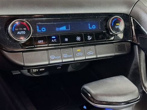 Used 2025 Hyundai Elantra SEL FWD image 21
