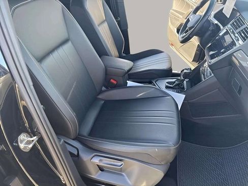 Certified 2023 Volkswagen Tiguan SE R-Line image 17