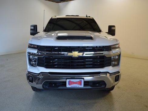 Used 2024 Chevrolet Silverado 2500 LT w/ Convenience Package AWD/4WD image 8