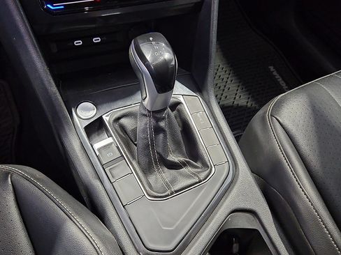 Certified 2022 Volkswagen Tiguan SE FWD image 13