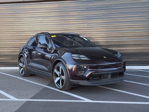 Certified 2025 Porsche Macan 4 Electric AWD/4WD image 9