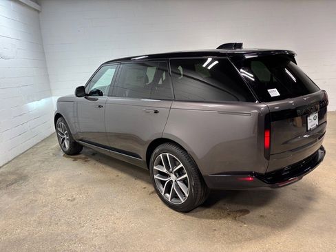 New 2025 Land Rover Range Rover Long Wheelbase SE image 10
