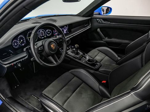 Used 2022 Porsche 911 GT3 RWD image 2