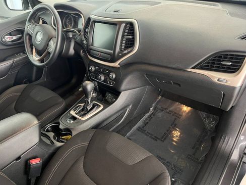 Used 2016 Jeep Cherokee Latitude w/ Cold Weather Group image 16