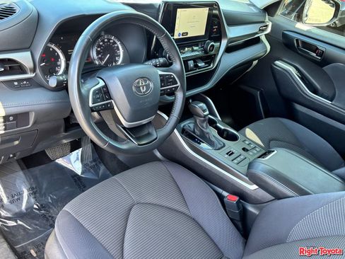 Certified 2024 Toyota Highlander LE AWD/4WD image 19