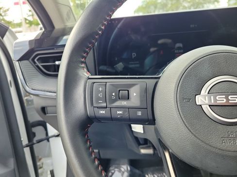 Used 2025 Nissan Kicks SR FWD image 22
