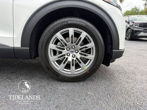 New 2026 Ford Explorer Platinum RWD image 31