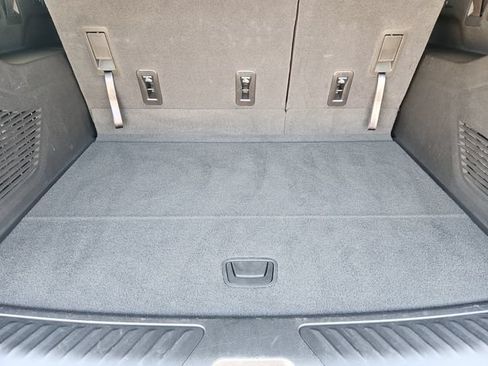 Used 2025 Chevrolet Suburban LS RWD image 32