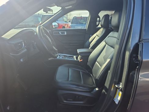 Used 2020 Ford Explorer XLT w/ Equipment Group 202A image 23