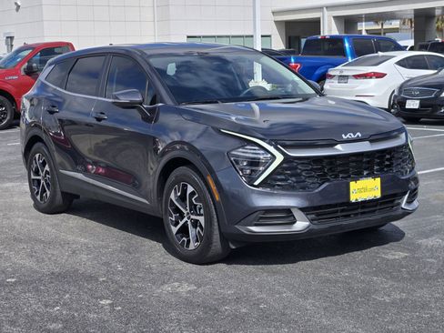 Used 2024 Kia Sportage EX image 3