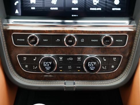 Used 2022 Bentley Bentayga Speed AWD/4WD image 29