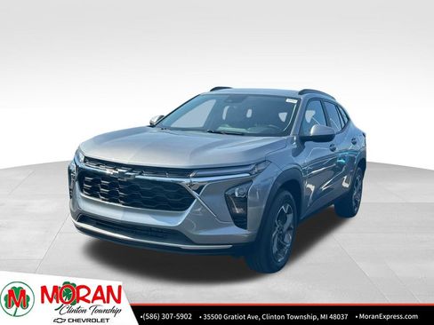 Certified 2025 Chevrolet Trax LT w/ Driver Confidence Package FWD image 9