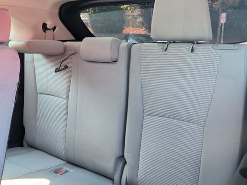 Used 2023 Toyota Highlander LE FWD image 22