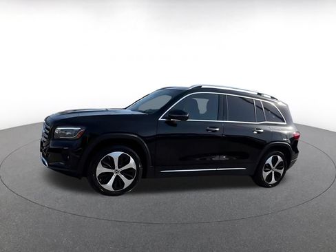 Used 2025 Mercedes-Benz GLB 250 4MATIC image 8