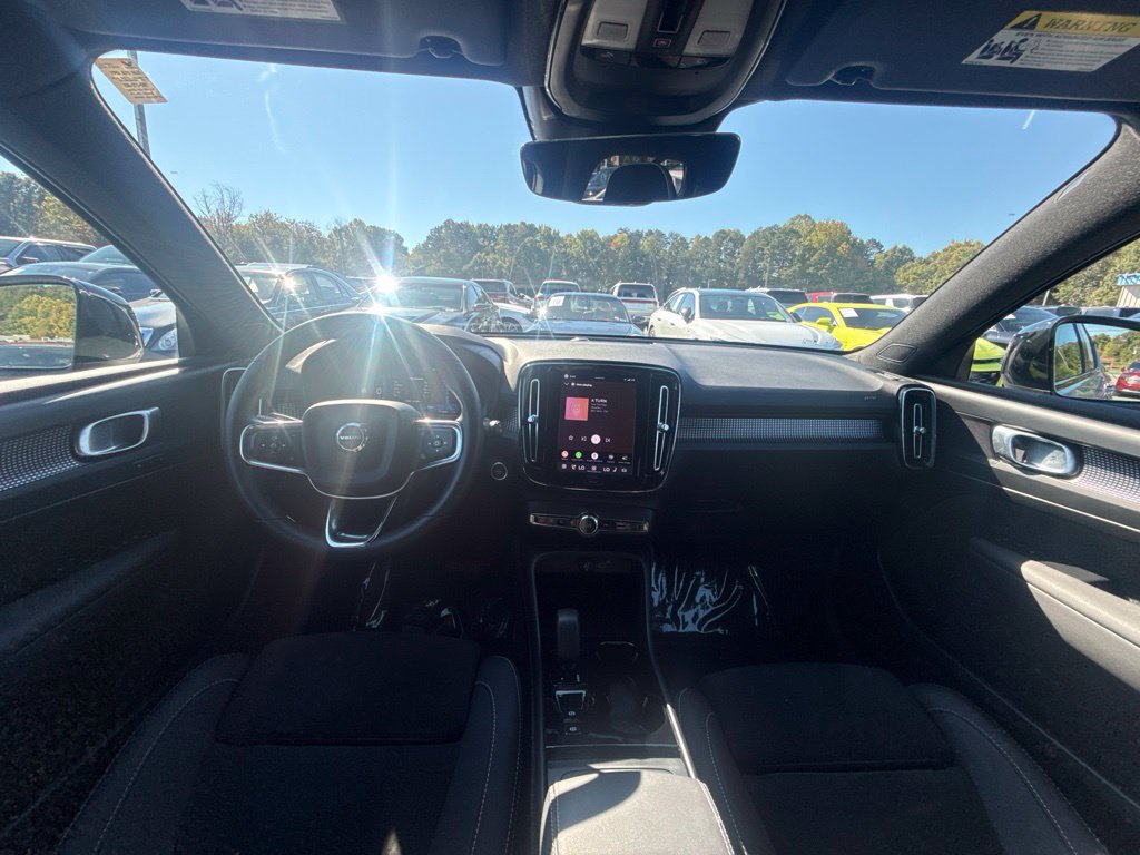 Used 2025 Volvo XC40 B5 Plus AWD/4WD image 12
