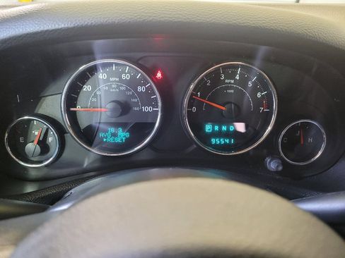 Used 2014 Jeep Wrangler Unlimited Rubicon w/ Connectivity Group AWD/4WD image 23