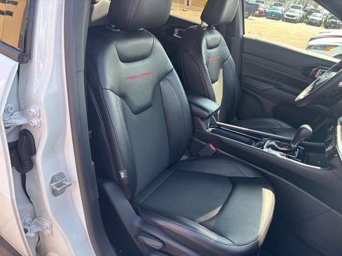 Used 2025 Jeep Compass Trailhawk AWD/4WD image 34