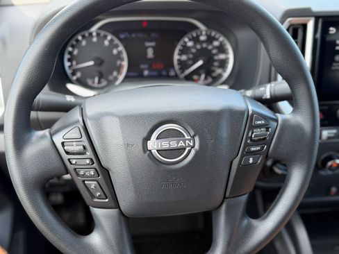 Used 2025 Nissan Frontier SV AWD/4WD image 18
