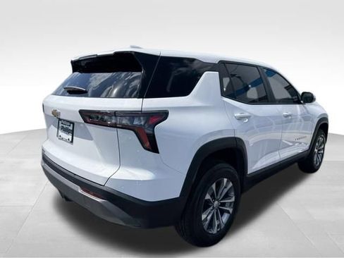 Used 2025 Chevrolet Equinox LT FWD image 12