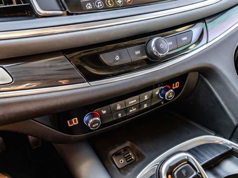 Used 2020 Buick Enclave Essence image 17